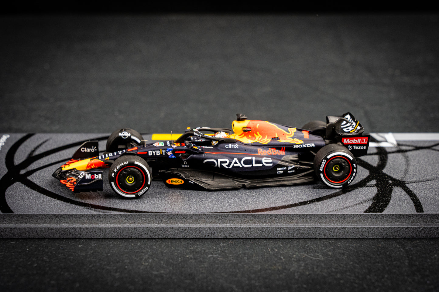 Max Verstappen - Red Bull Racing RB18 #1 Sieger Abu Dhabi GP / Formel 1 Weltmeister 2022, Spark 1:43