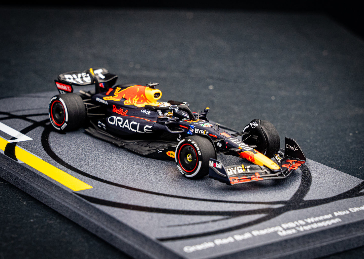 Max Verstappen - Red Bull Racing RB18 #1 Sieger Abu Dhabi GP / Formel 1 Weltmeister 2022, Spark 1:43