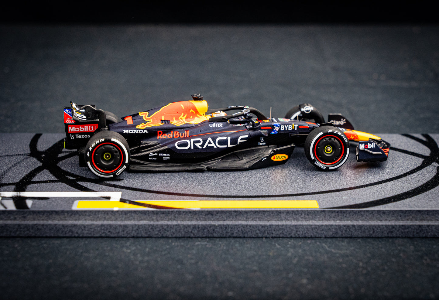 Max Verstappen - Red Bull Racing RB18 #1 Sieger Abu Dhabi GP / Formel 1 Weltmeister 2022, Spark 1:43