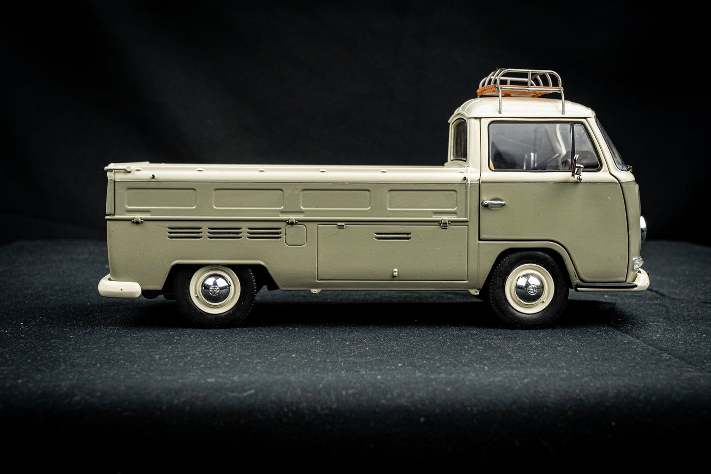 Volkswagen VW T2 Pickup grau 1968 rot - Solido 1:18