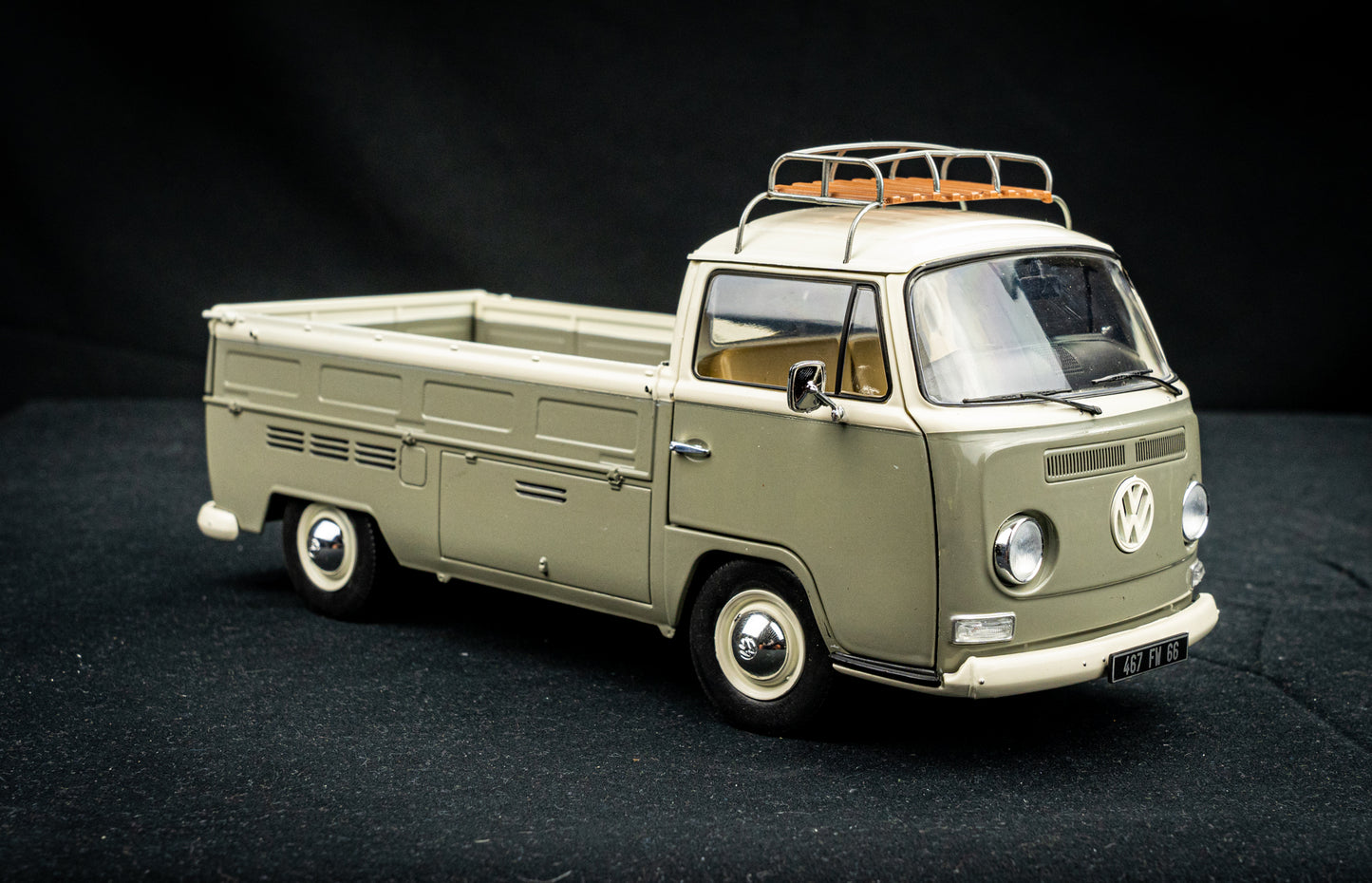 Volkswagen VW T2 Pickup grau 1968 rot - Solido 1:18