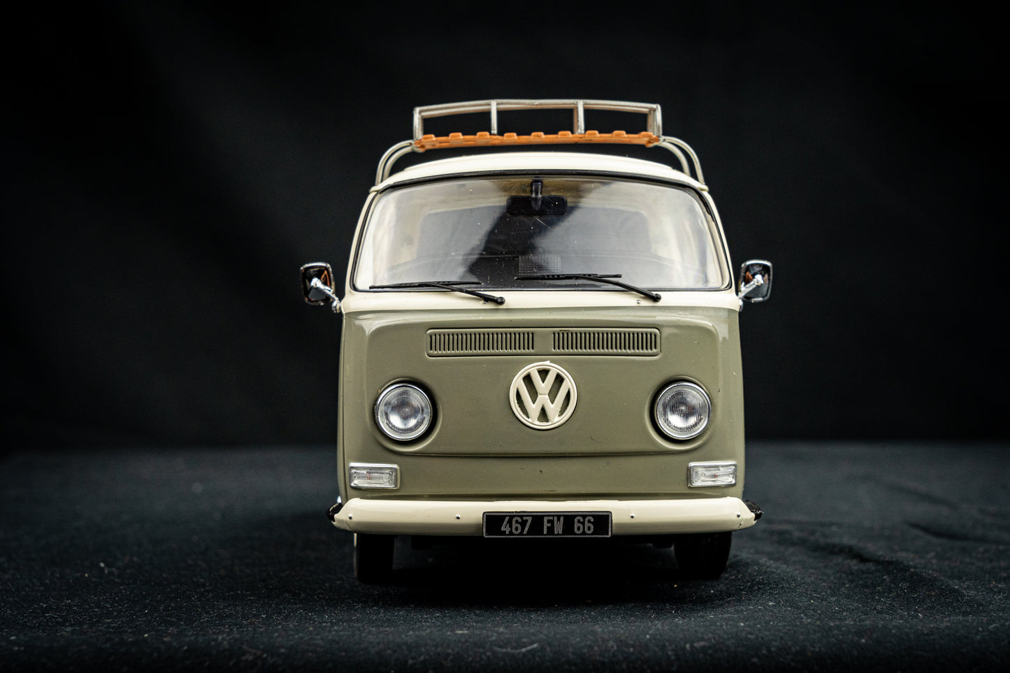 Volkswagen VW T2 Pickup grau 1968 rot - Solido 1:18