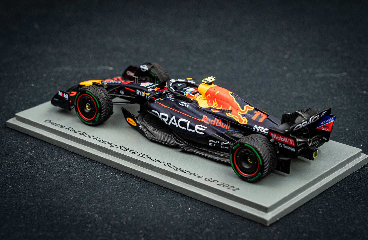 Sergio Perez - Red Bull Racing RB18 #11 Sieger GP Singapore 2022, Spark 1:43