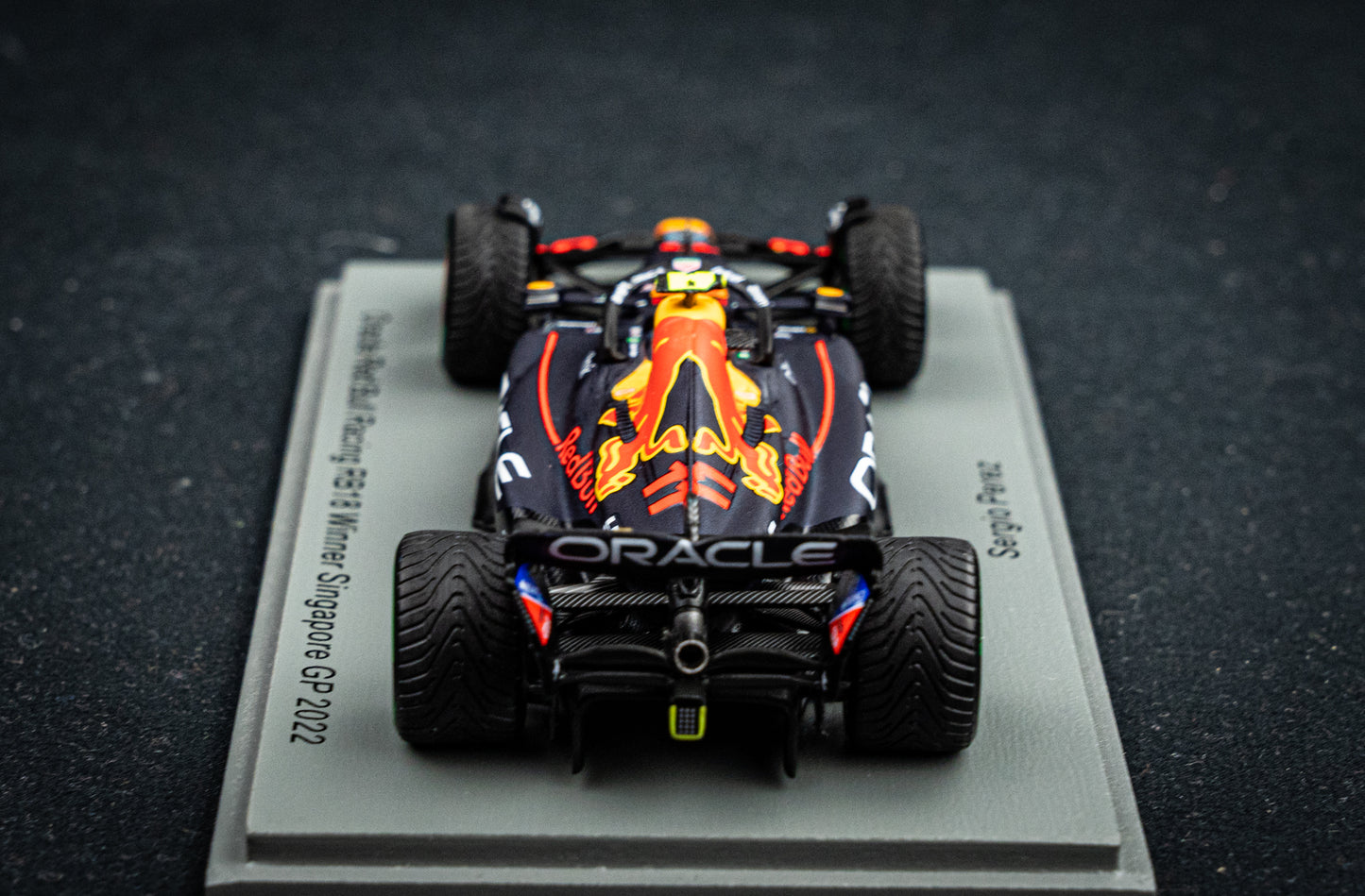 Sergio Perez - Red Bull Racing RB18 #11 Sieger GP Singapore 2022, Spark 1:43