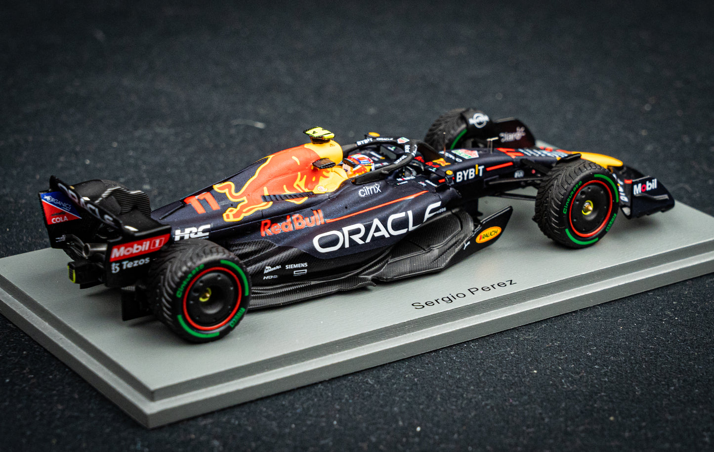 Sergio Perez - Red Bull Racing RB18 #11 Sieger GP Singapore 2022, Spark 1:43