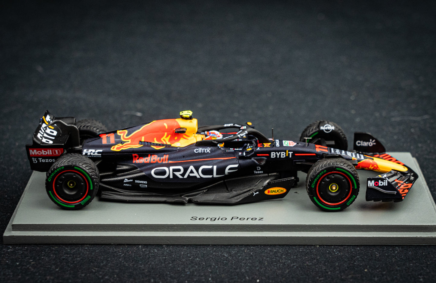 Sergio Perez - Red Bull Racing RB18 #11 Sieger GP Singapore 2022, Spark 1:43