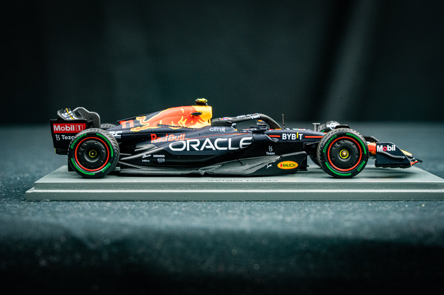 Sergio Perez - Red Bull Racing RB18 #11 Sieger GP Singapore 2022, Spark 1:43