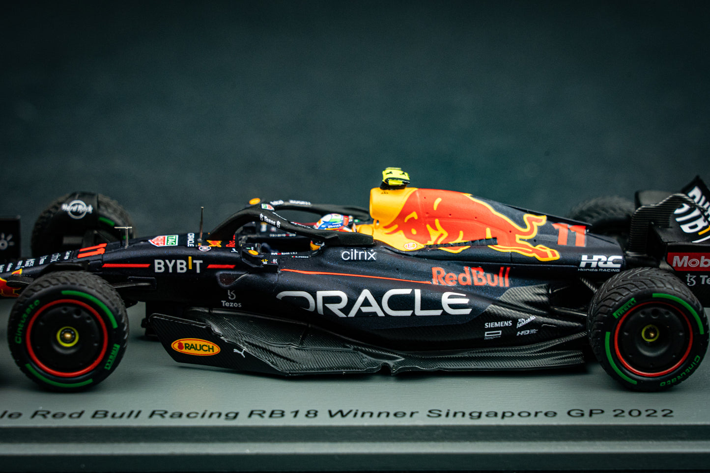 Sergio Perez - Red Bull Racing RB18 #11 Sieger GP Singapore 2022, Spark 1:43