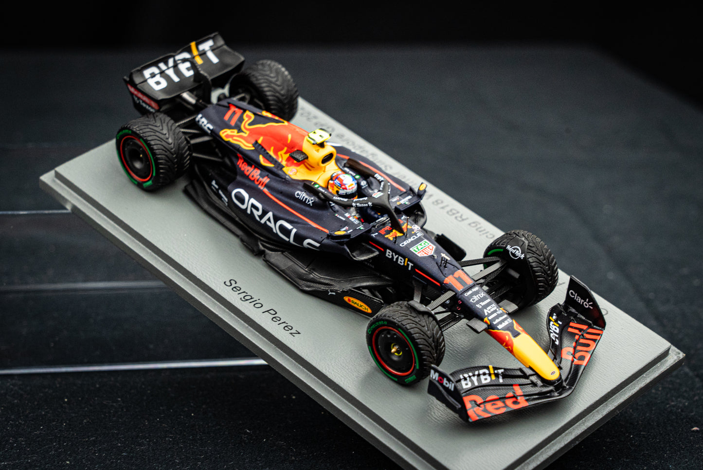 Sergio Perez - Red Bull Racing RB18 #11 Sieger GP Singapore 2022, Spark 1:43