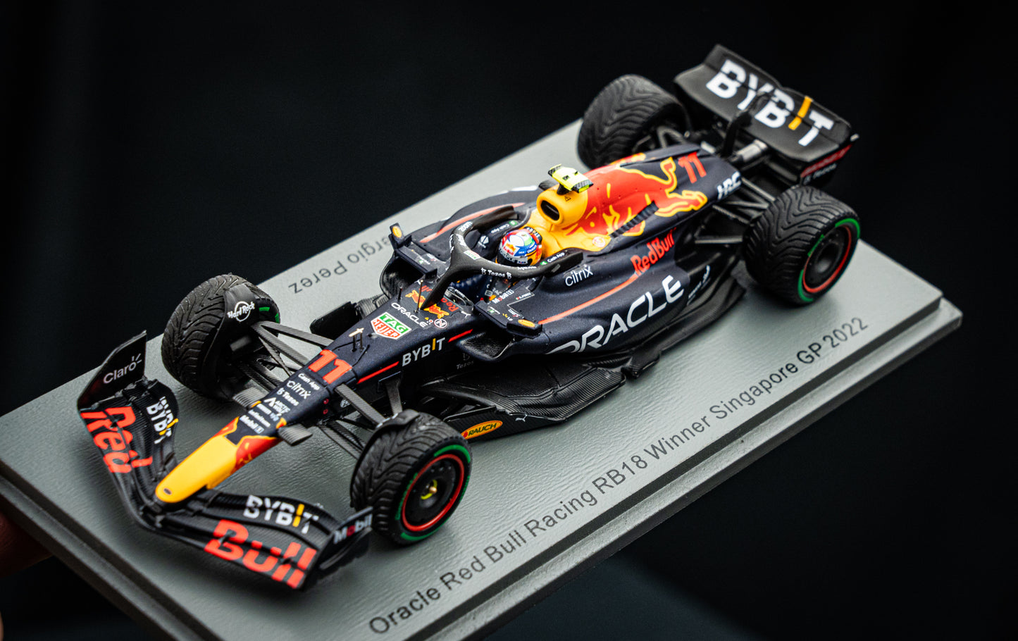 Sergio Perez - Red Bull Racing RB18 #11 Sieger GP Singapore 2022, Spark 1:43