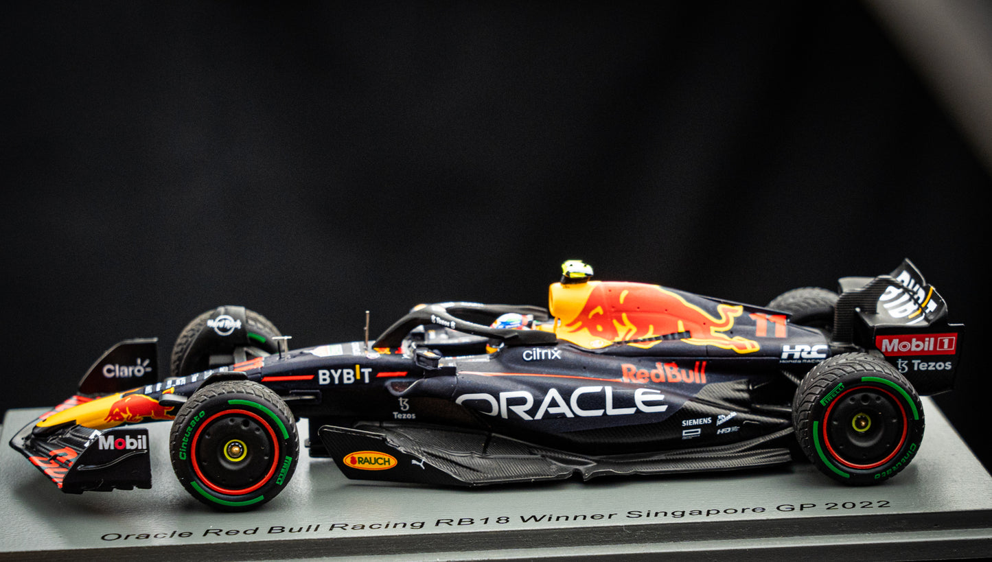 Sergio Perez - Red Bull Racing RB18 #11 Sieger GP Singapore 2022, Spark 1:43