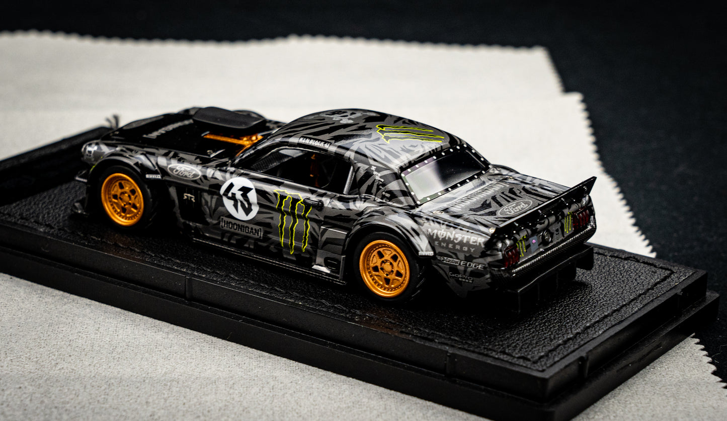 Ken Block Ford Mustang Hoonigan #43 Baujahr 1965 schwarz / grau TopMarques 1:43