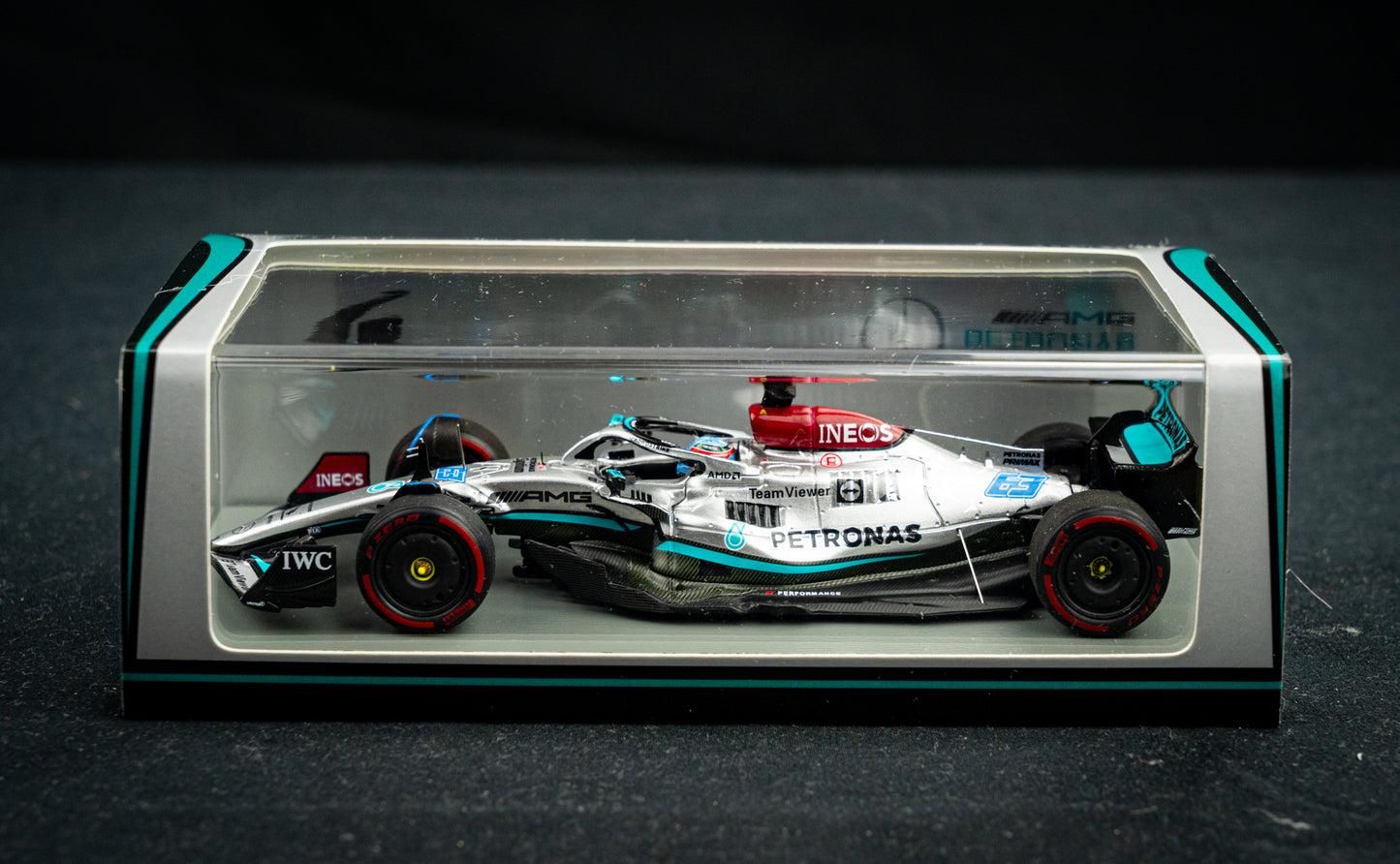 Georg Russell Mercedes-AMG W13E #63 Winner Brazilian GP 2022 mit Pitboard, Spark 1:43