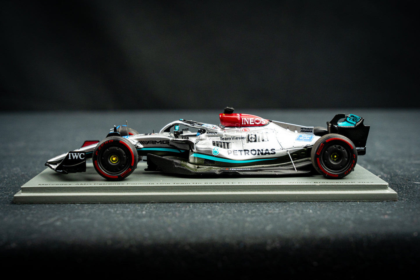 Georg Russell Mercedes-AMG W13E #63 Winner Brazilian GP 2022 mit Pitboard, Spark 1:43