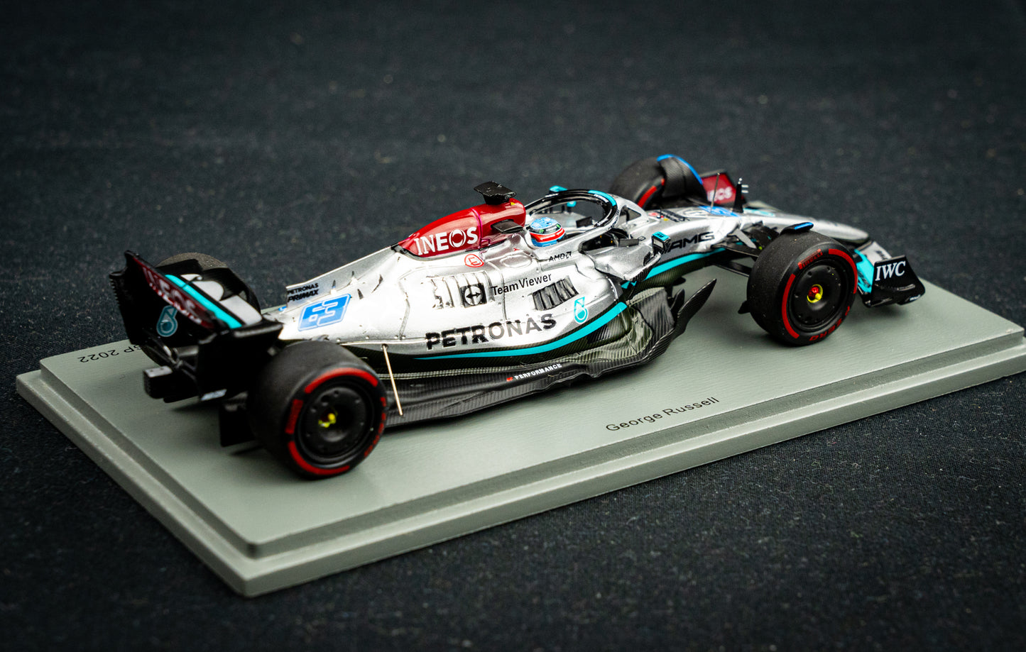 Georg Russell Mercedes-AMG W13E #63 Winner Brazilian GP 2022 mit Pitboard, Spark 1:43