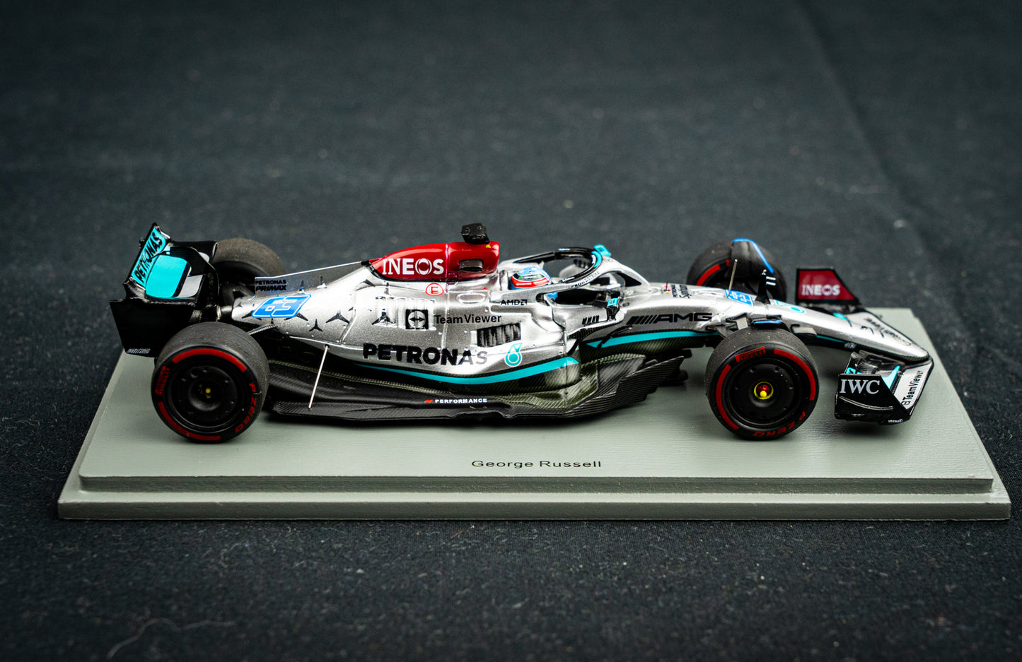 Georg Russell Mercedes-AMG W13E #63 Winner Brazilian GP 2022 mit Pitboard, Spark 1:43