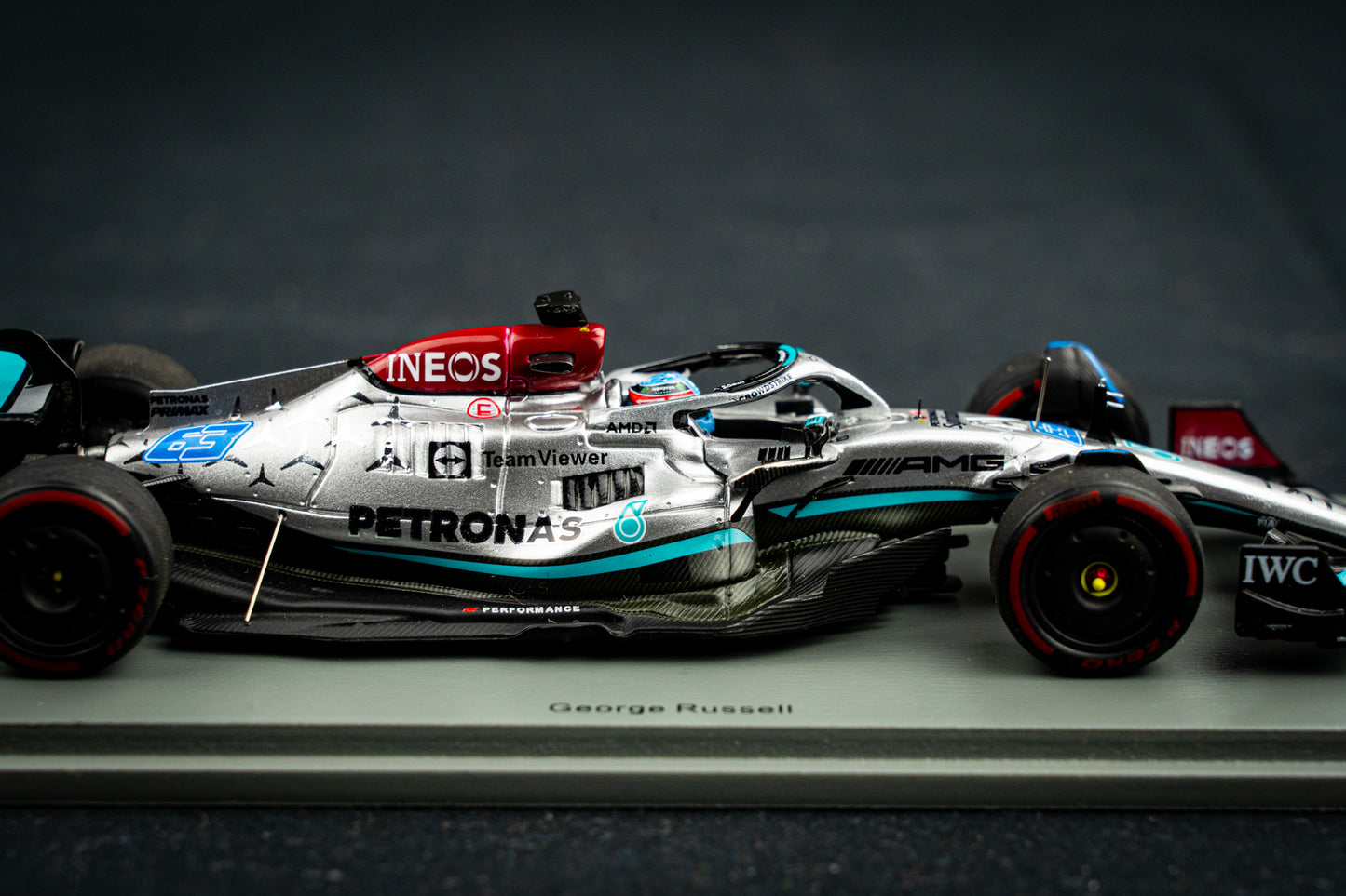 Georg Russell Mercedes-AMG W13E #63 Winner Brazilian GP 2022 mit Pitboard, Spark 1:43