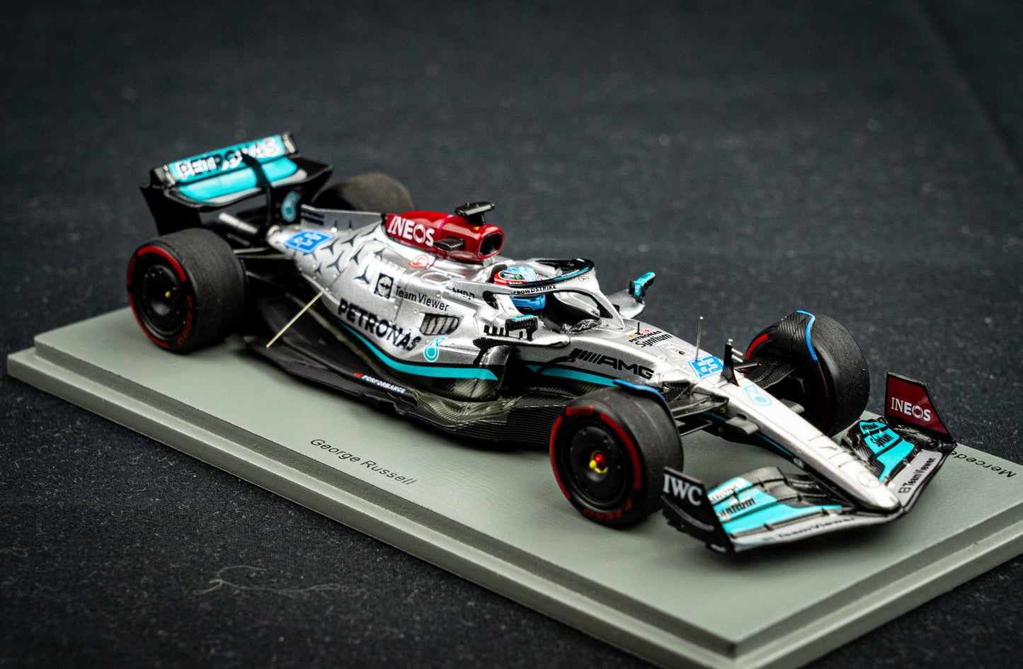 Georg Russell Mercedes-AMG W13E #63 Winner Brazilian GP 2022 mit Pitboard, Spark 1:43