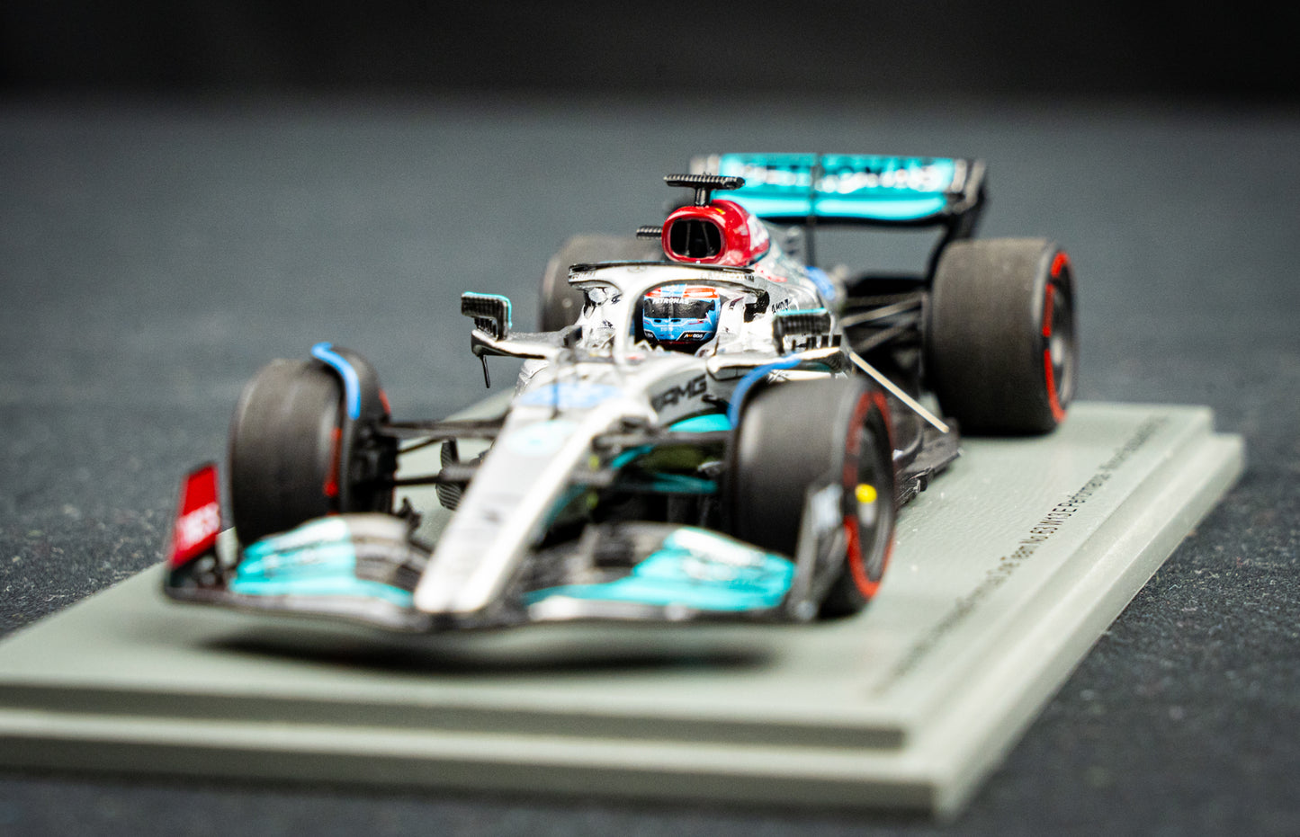 Georg Russell Mercedes-AMG W13E #63 Winner Brazilian GP 2022 mit Pitboard, Spark 1:43