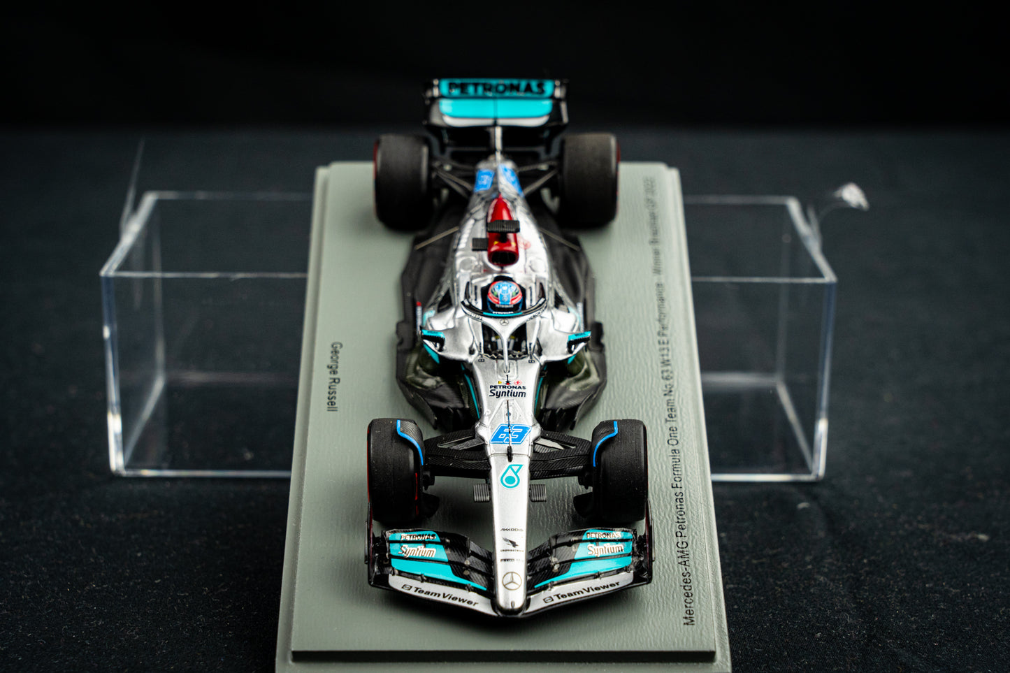 Georg Russell Mercedes-AMG W13E #63 Winner Brazilian GP 2022 mit Pitboard, Spark 1:43