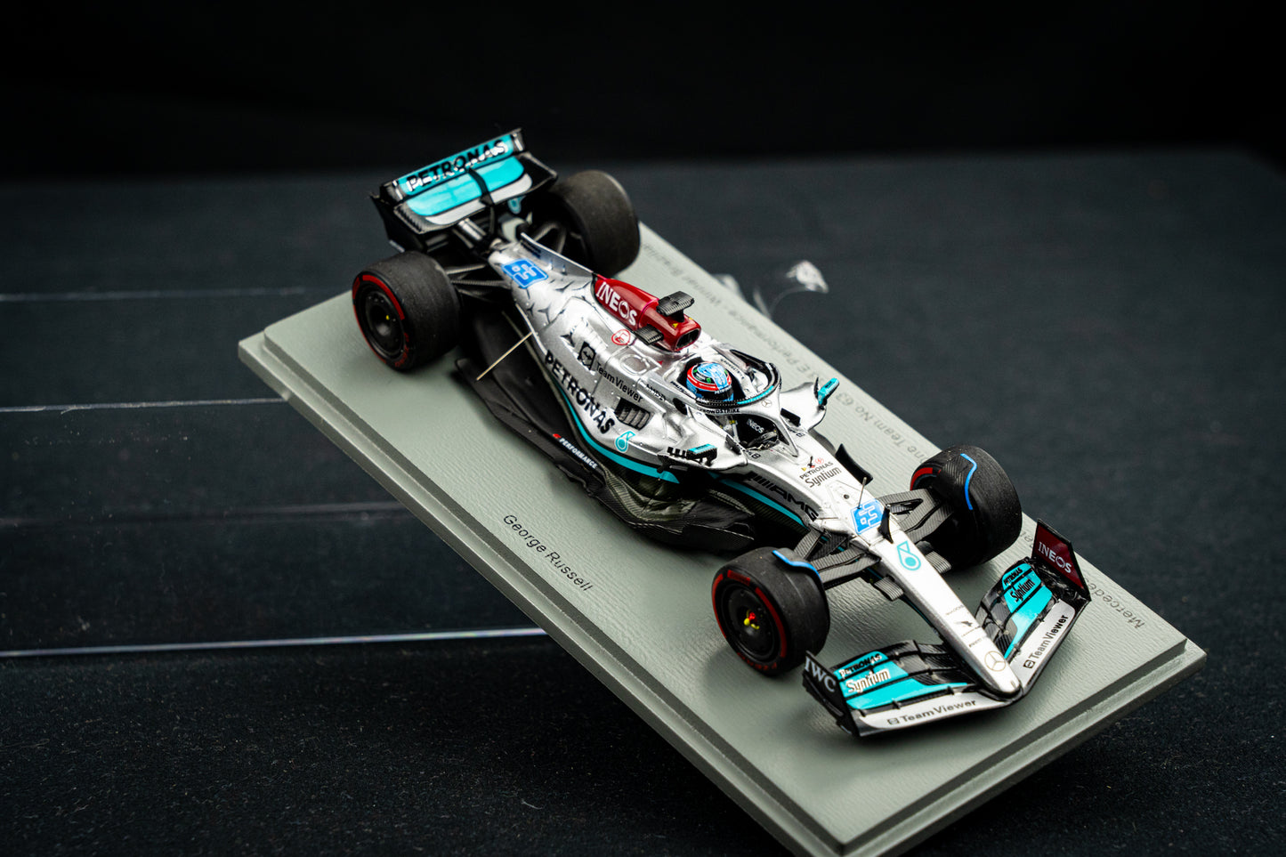 Georg Russell Mercedes-AMG W13E #63 Winner Brazilian GP 2022 mit Pitboard, Spark 1:43