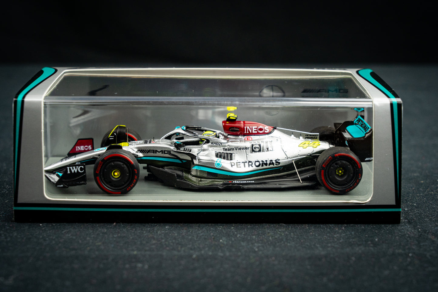 Lewis Hamilton Mercedes-AMG W13E #44 2nd Brazilian GP 2022 mit Pitboard, Spark 1:43