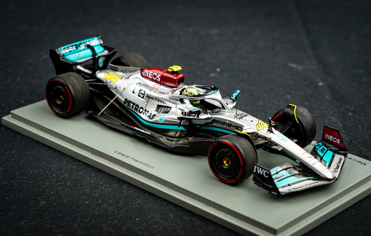 Lewis Hamilton Mercedes-AMG W13E #44 2nd Brazilian GP 2022 mit Pitboard, Spark 1:43