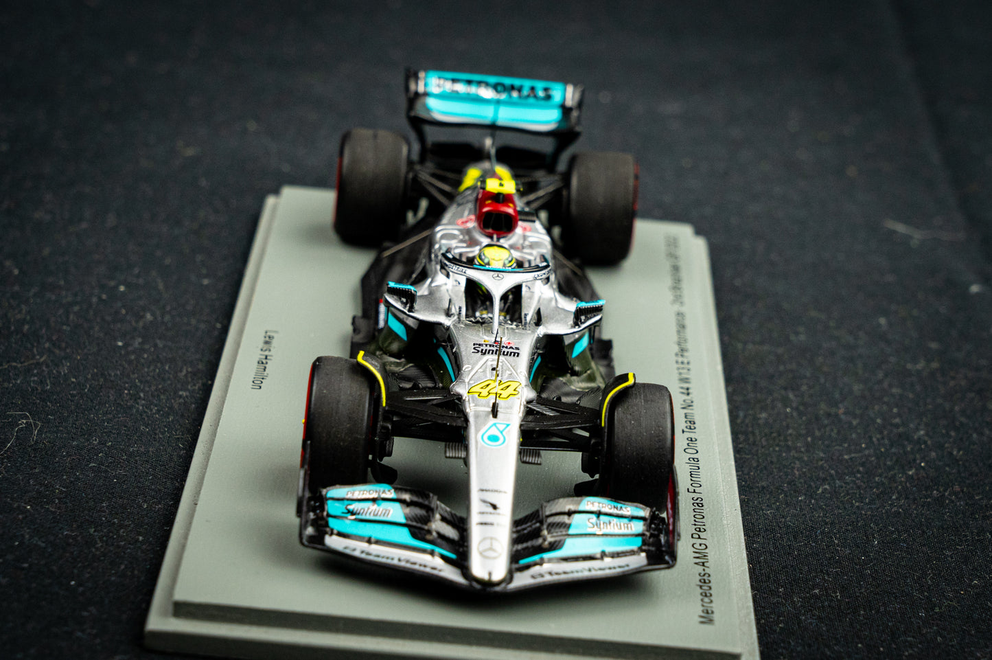 Lewis Hamilton Mercedes-AMG W13E #44 2nd Brazilian GP 2022 mit Pitboard, Spark 1:43