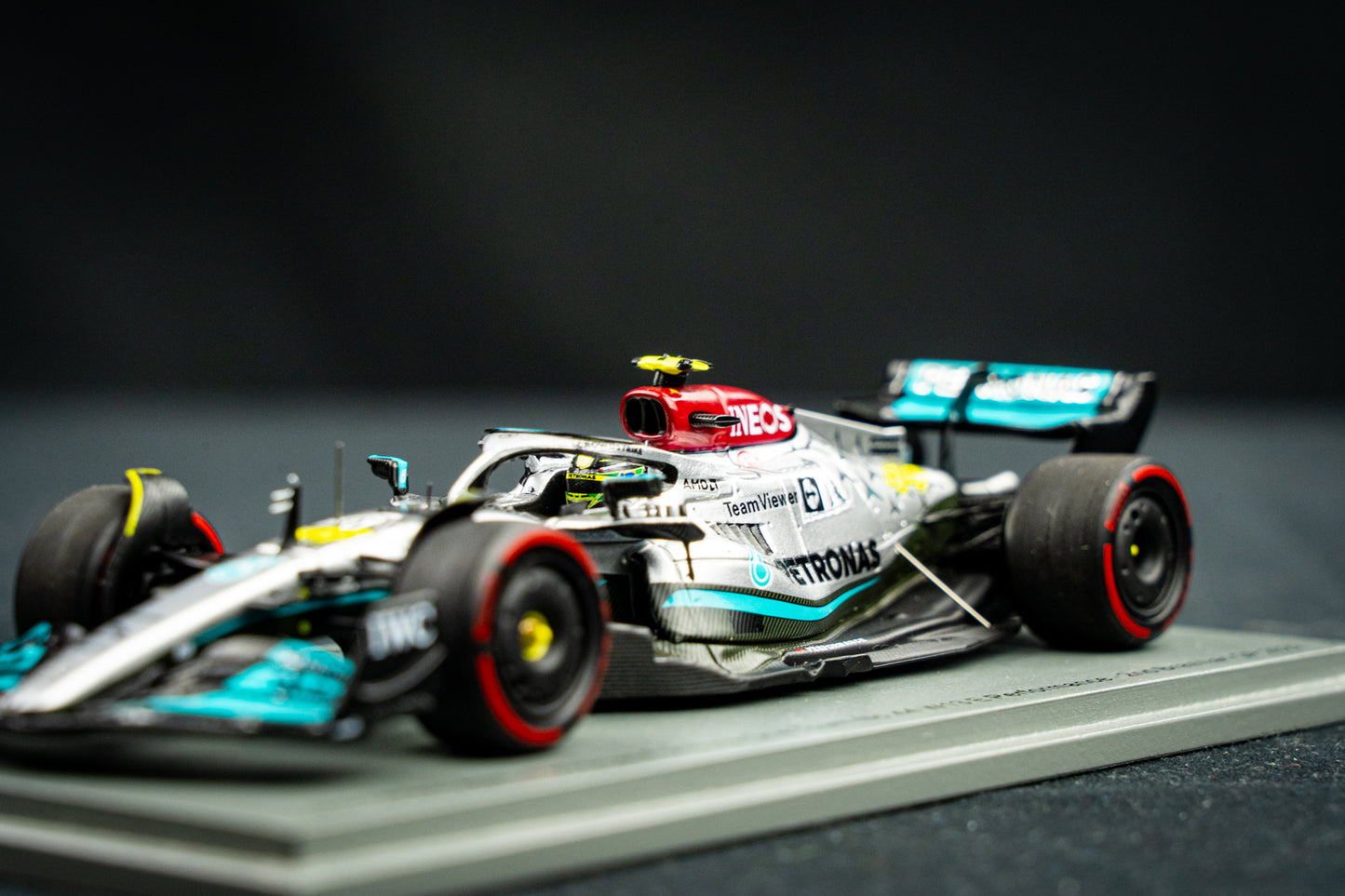 Lewis Hamilton Mercedes-AMG W13E #44 2nd Brazilian GP 2022 mit Pitboard, Spark 1:43