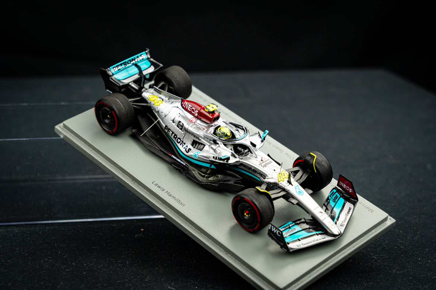 Lewis Hamilton Mercedes-AMG W13E #44 2nd Brazilian GP 2022 mit Pitboard, Spark 1:43