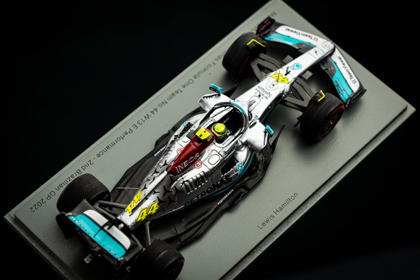 Lewis Hamilton Mercedes-AMG W13E #44 2nd Brazilian GP 2022 mit Pitboard, Spark 1:43