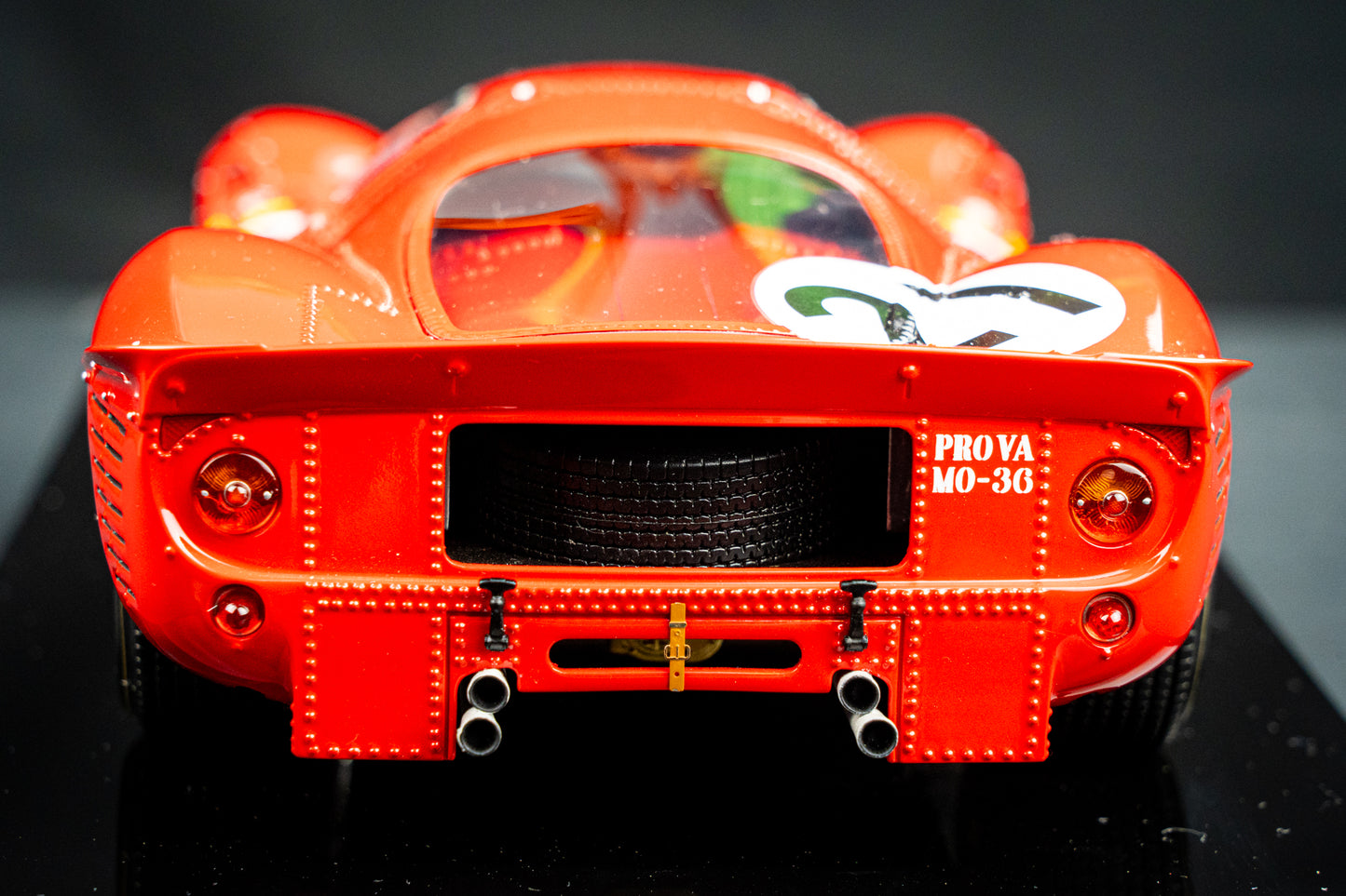 Ferrari 330 P4 #21 Scarfiotti / Parkes P2 / Klassensieger 24h LeMans 1967 Amalgam 1:18
