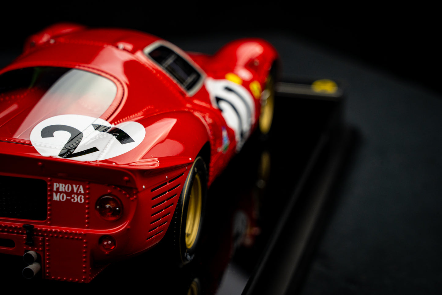 Ferrari 330 P4 #21 Scarfiotti / Parkes P2 / Klassensieger 24h LeMans 1967 Amalgam 1:18