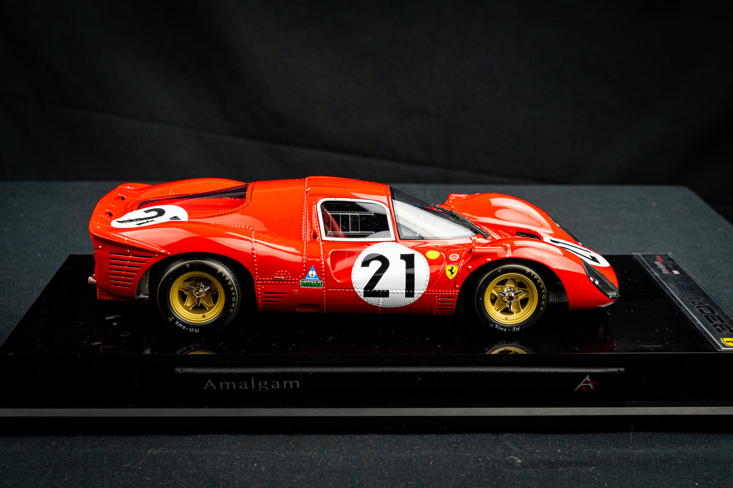 Ferrari 330 P4 #21 Scarfiotti / Parkes P2 / Klassensieger 24h LeMans 1967 Amalgam 1:18