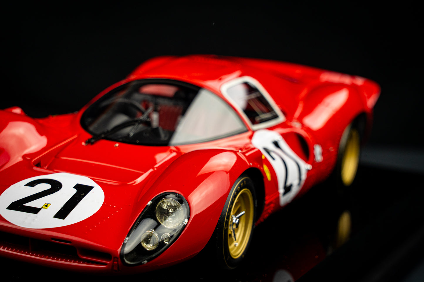 Ferrari 330 P4 #21 Scarfiotti / Parkes P2 / Klassensieger 24h LeMans 1967 Amalgam 1:18