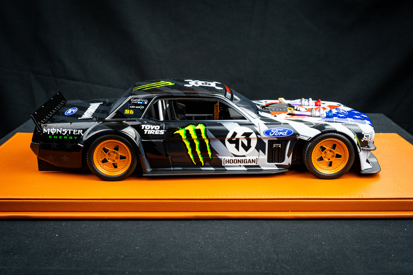 Ken Block Ford Mustang Hoonigan #43 "Stars & Stripes" V2 Baujahr 1965 lim. 1/250 pcs. 1:12