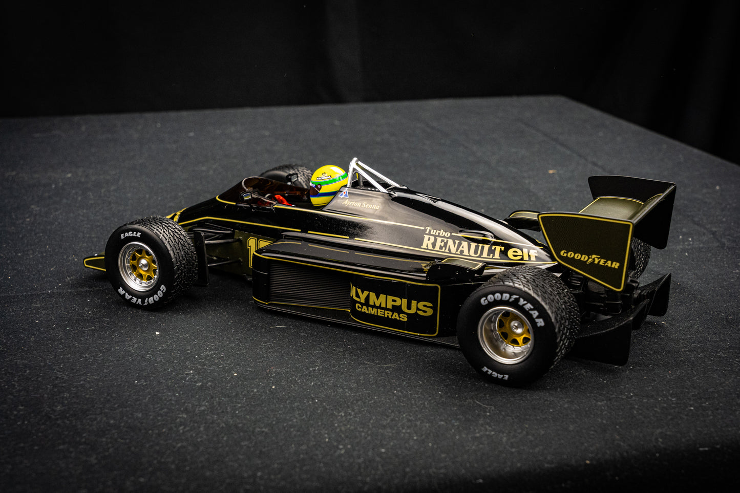 Ayrton Senna Lotus Renault 97T #12 GP Portugal 1985 Rain Tyres - Minichamps 1:18