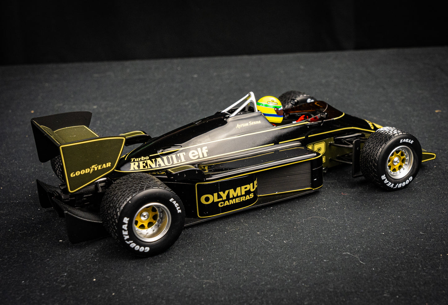 Ayrton Senna Lotus Renault 97T #12 GP Portugal 1985 Rain Tyres - Minichamps 1:18