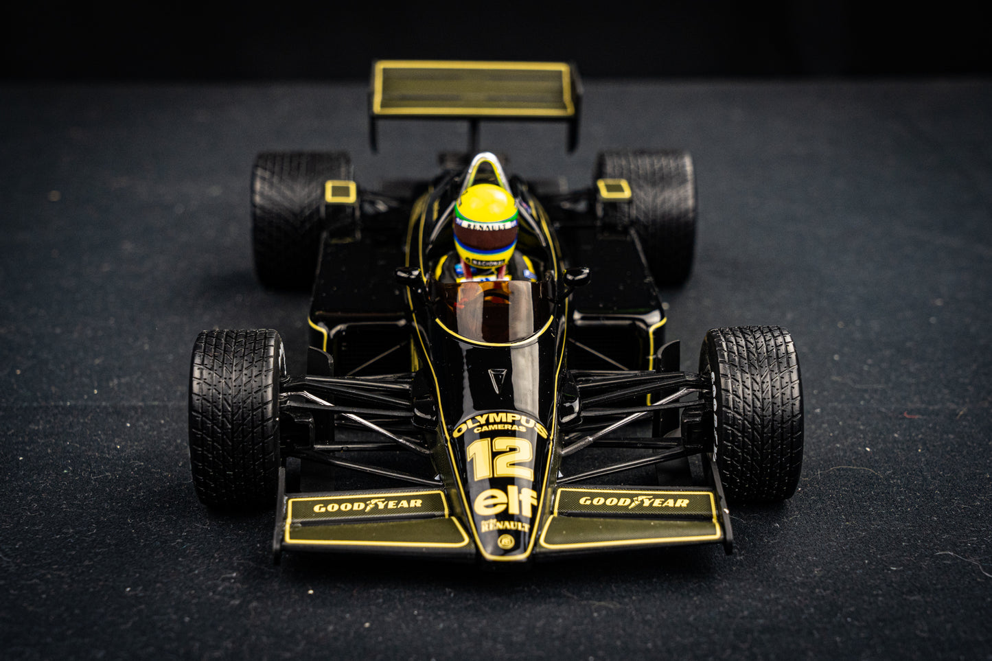 Ayrton Senna Lotus Renault 97T #12 GP Portugal 1985 Rain Tyres - Minichamps 1:18
