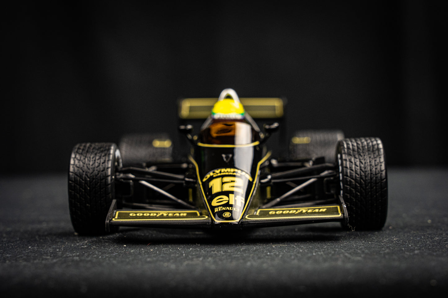 Ayrton Senna Lotus Renault 97T #12 GP Portugal 1985 Rain Tyres - Minichamps 1:18