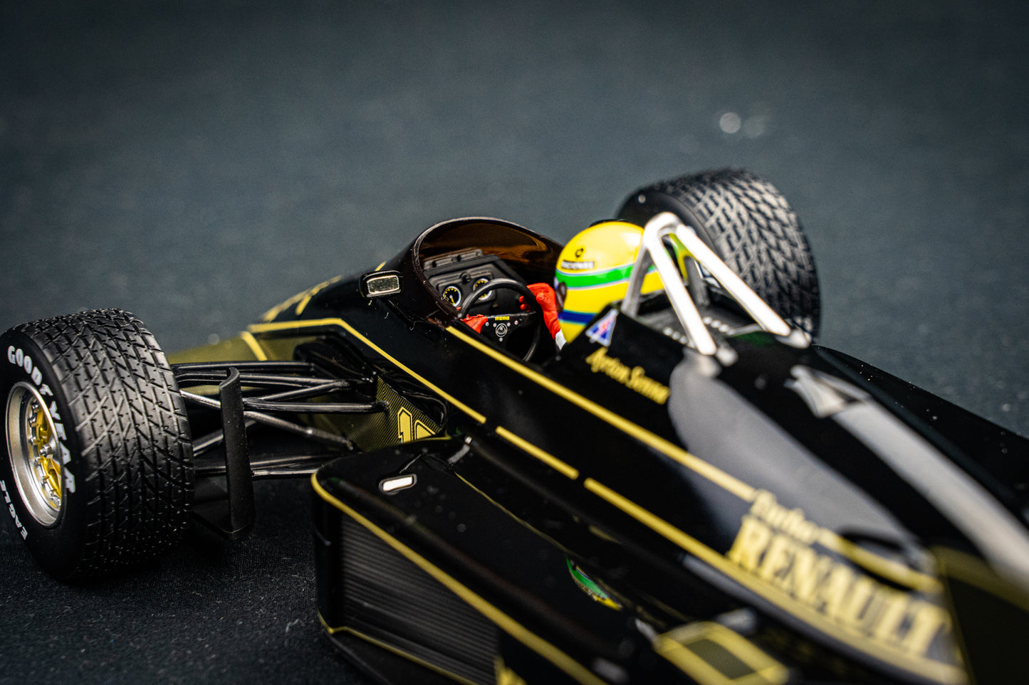 Ayrton Senna Lotus Renault 97T #12 GP Portugal 1985 Rain Tyres - Minichamps 1:18