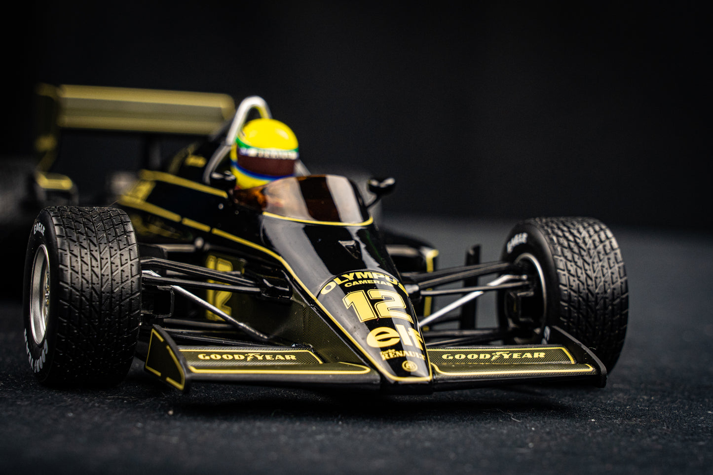 Ayrton Senna Lotus Renault 97T #12 GP Portugal 1985 Rain Tyres - Minichamps 1:18