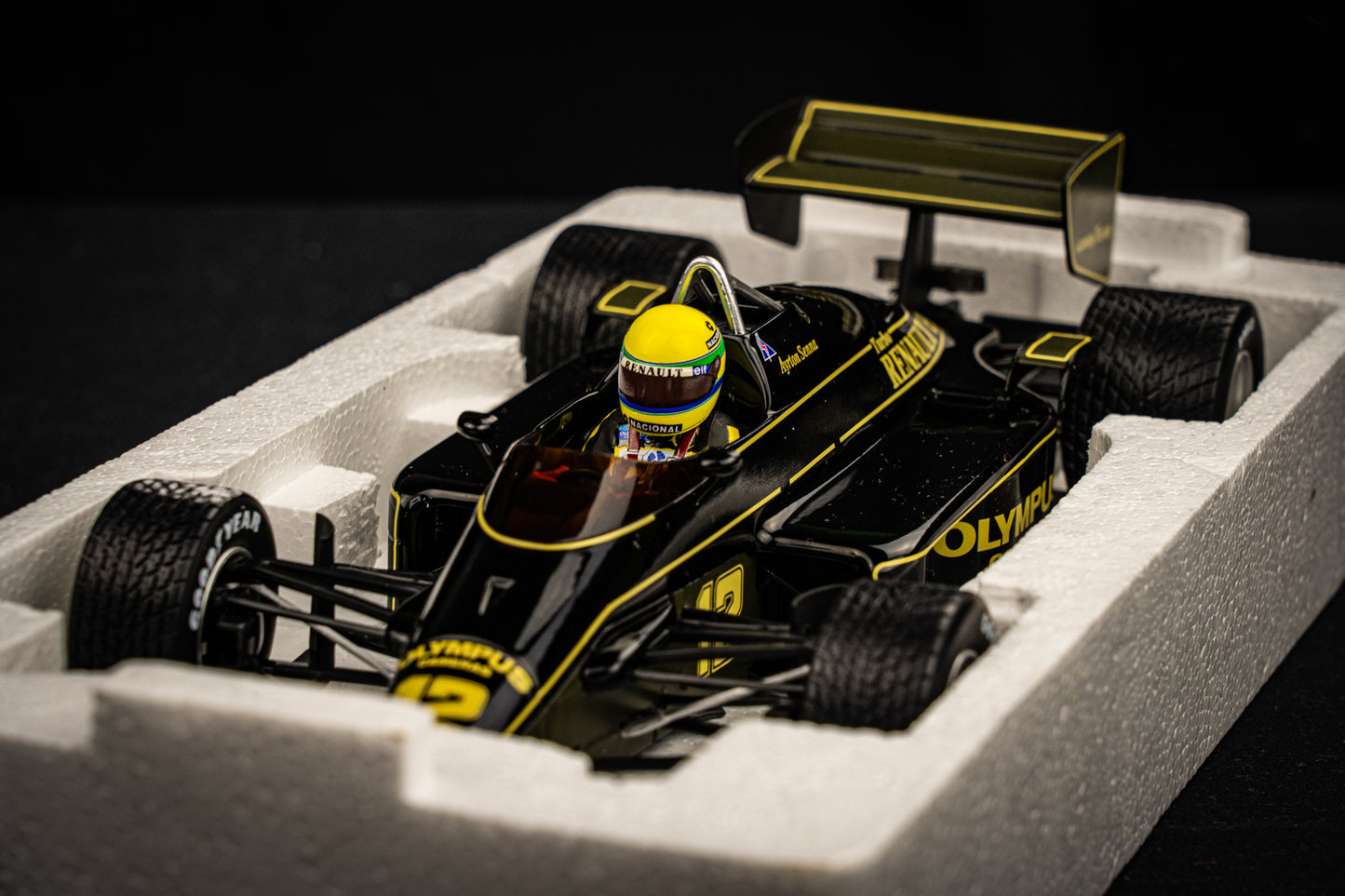 Ayrton Senna Lotus Renault 97T #12 GP Portugal 1985 Rain Tyres - Minichamps 1:18