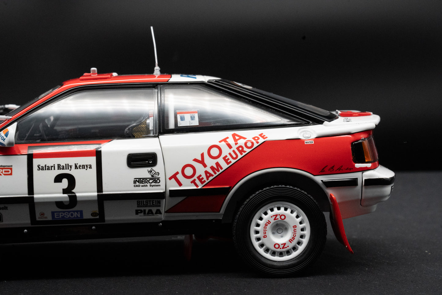 Toyota Celica GT4 Gr. A #3 B. Waldegaard / F. Gallagher - Safari Rallye 1990 - Kyosho 1:18
