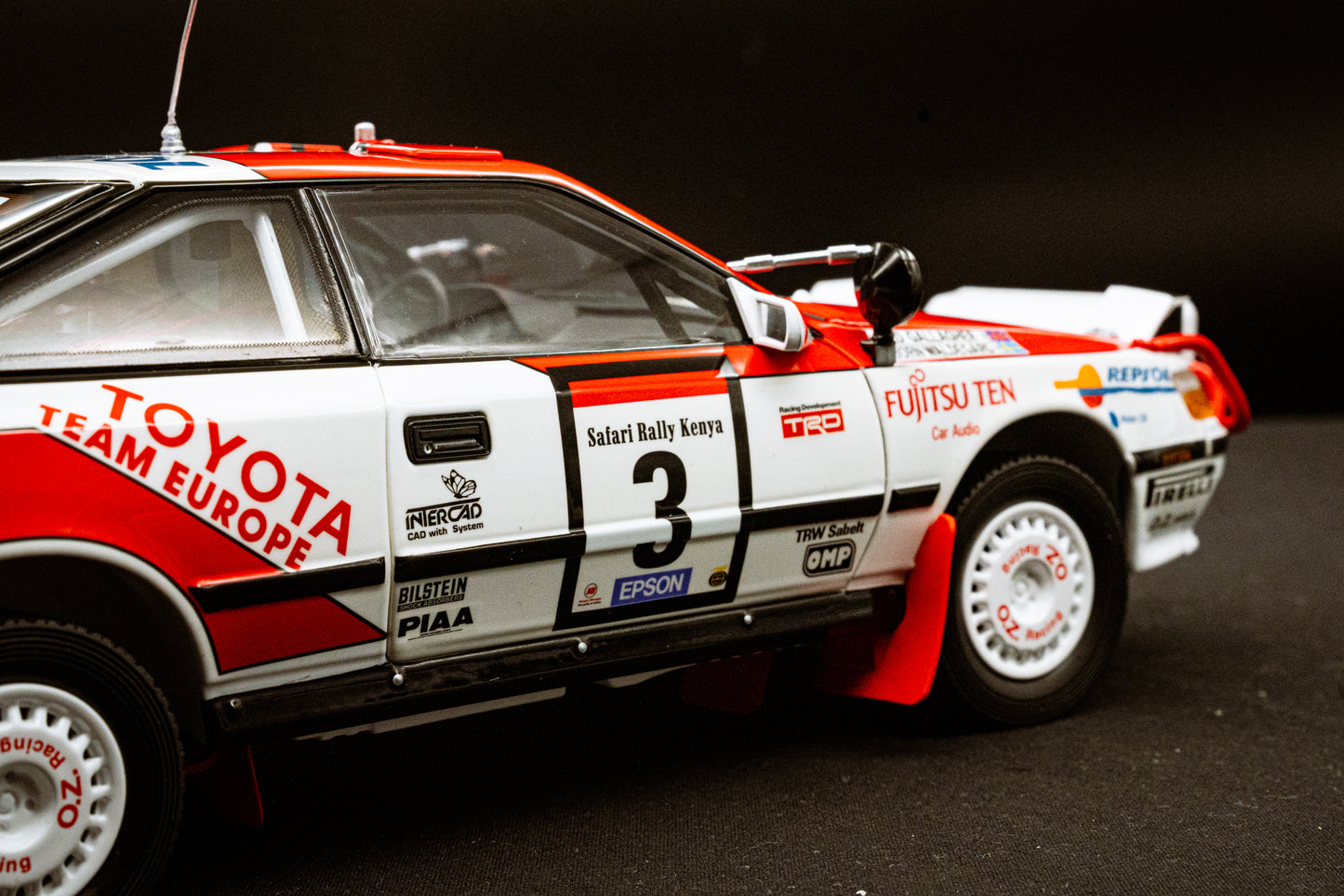 Toyota Celica GT4 Gr. A #3 B. Waldegaard / F. Gallagher - Safari Rallye 1990 - Kyosho 1:18