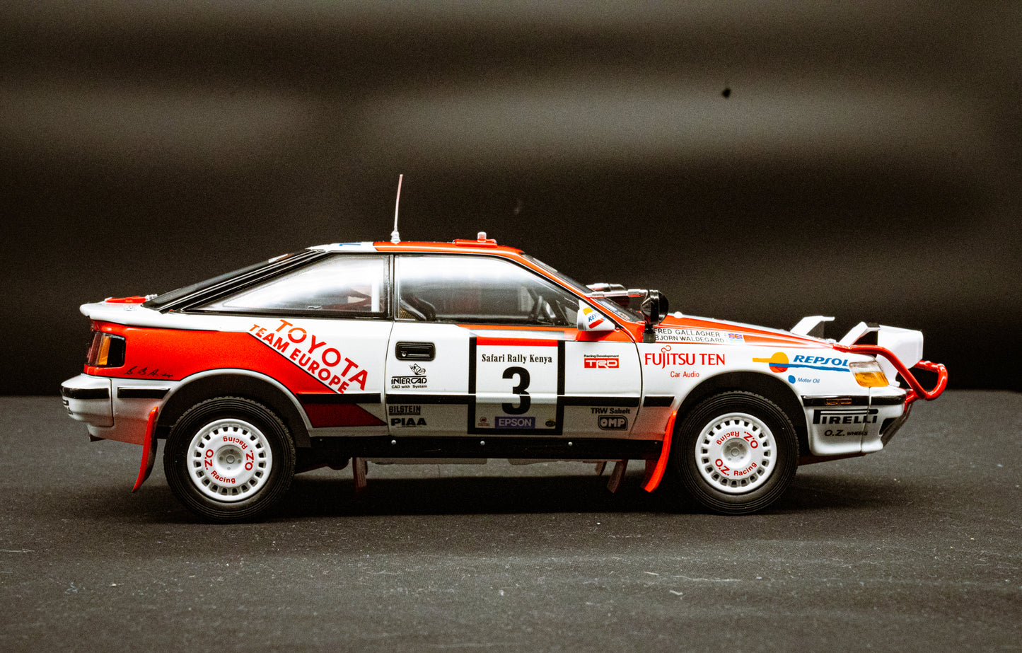 Toyota Celica GT4 Gr. A #3 B. Waldegaard / F. Gallagher - Safari Rallye 1990 - Kyosho 1:18