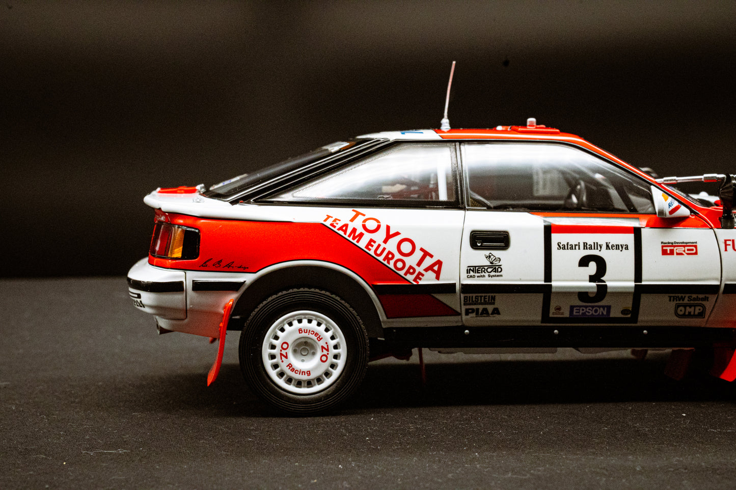 Toyota Celica GT4 Gr. A #3 B. Waldegaard / F. Gallagher - Safari Rallye 1990 - Kyosho 1:18