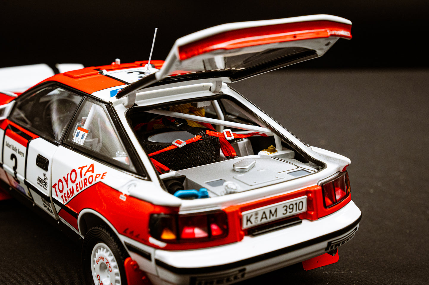 Toyota Celica GT4 Gr. A #3 B. Waldegaard / F. Gallagher - Safari Rallye 1990 - Kyosho 1:18