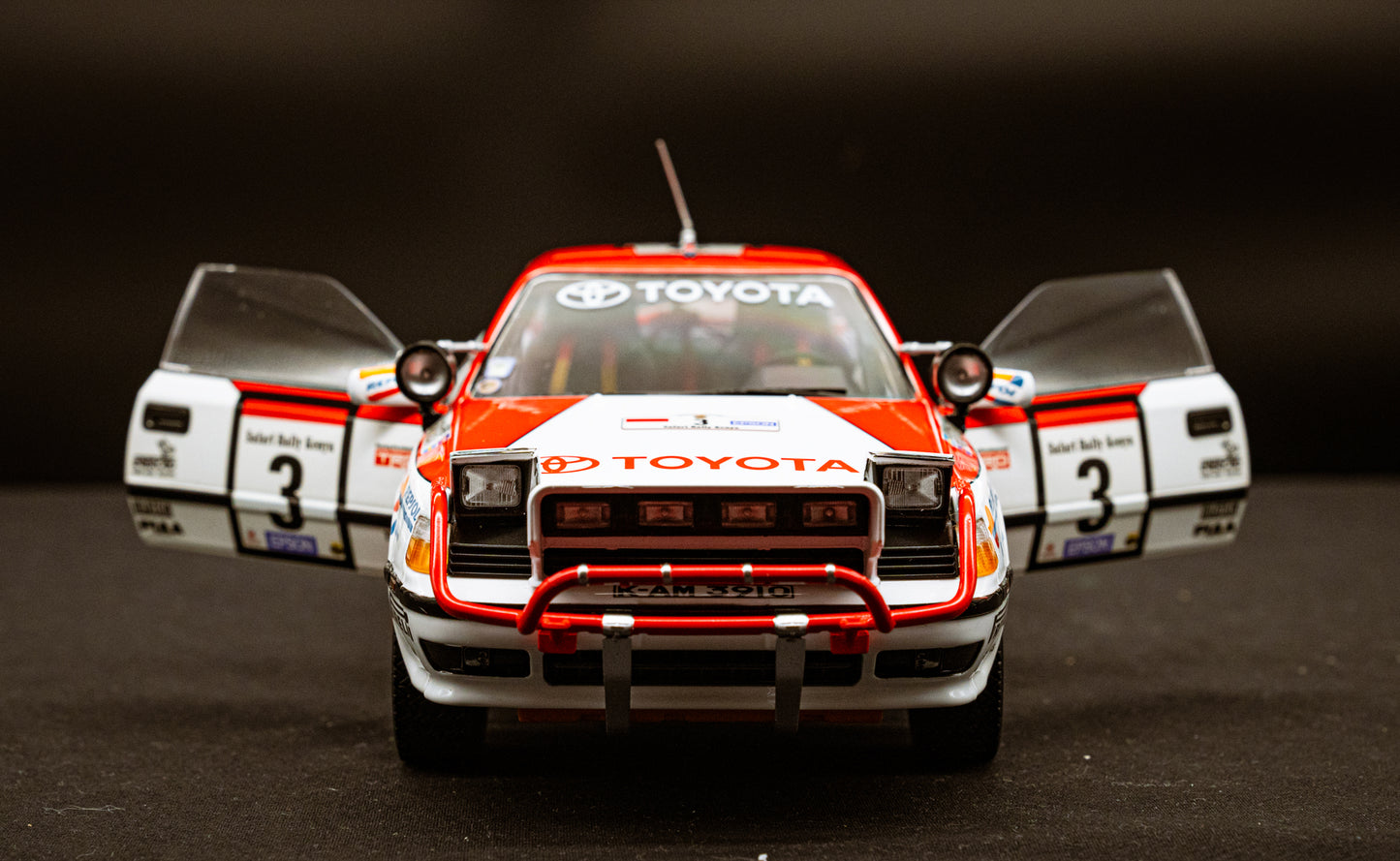 Toyota Celica GT4 Gr. A #3 B. Waldegaard / F. Gallagher - Safari Rallye 1990 - Kyosho 1:18