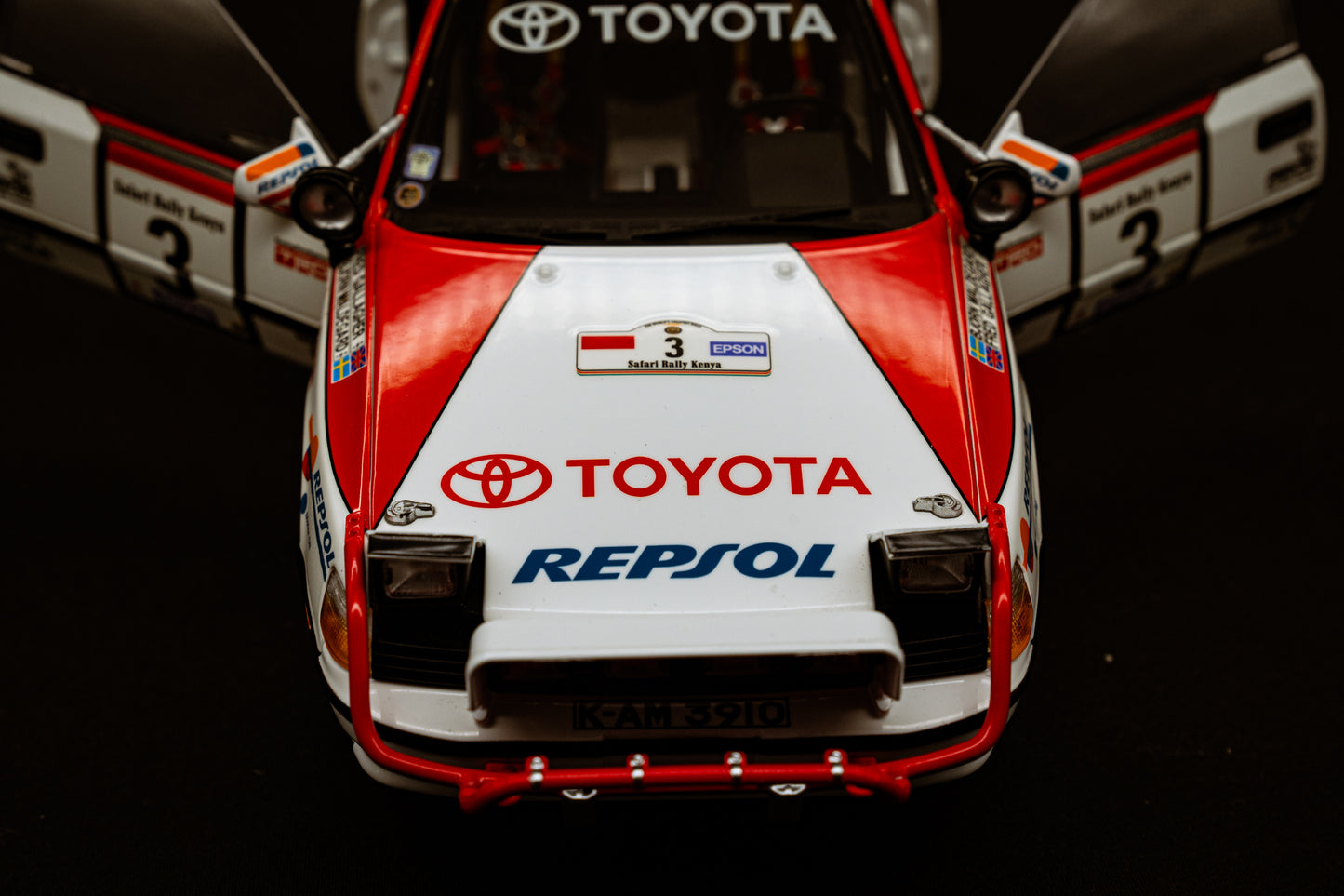 Toyota Celica GT4 Gr. A #3 B. Waldegaard / F. Gallagher - Safari Rallye 1990 - Kyosho 1:18